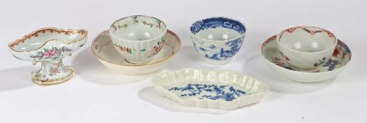 A collection of 18th century English porcelain comprising of: A Lowestoft 'Redgrave' pattern saucer,