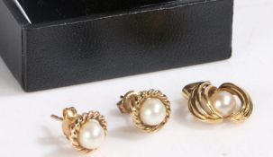Suit of 18 carat gold and pearl jewellery to include a pendant and a pair of earrings, stamped