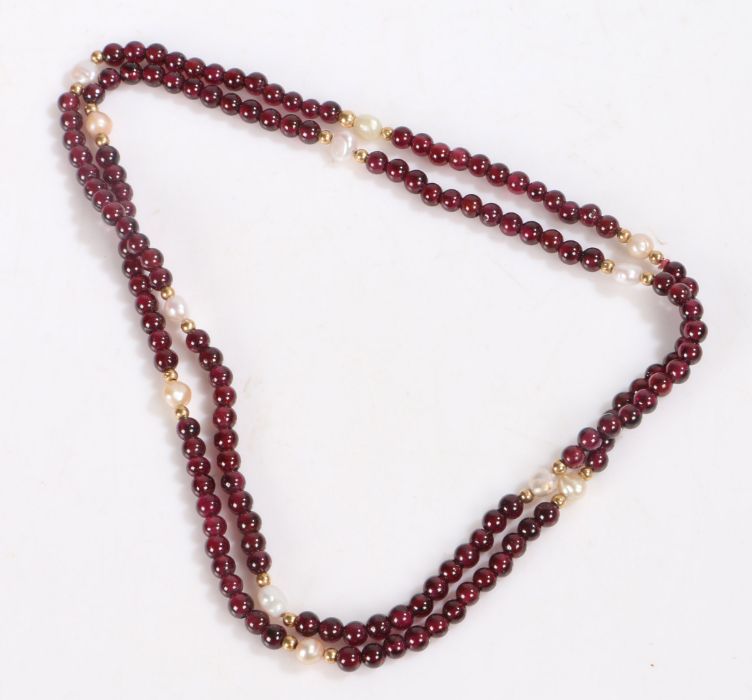 Pearl and red stone beaded necklace, with a row of red stones intersected by pearls, 80cm long