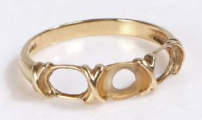 14 carat gold ring, the head set with three recesses for oval stones, stamped 585, ring size V