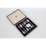 Set of six George V silver teaspoons, London 1916, with scallop terminals (6)