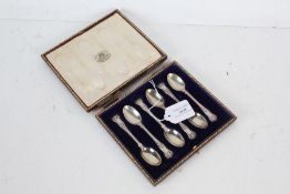 Set of six George V silver teaspoons, London 1916, with scallop terminals (6)