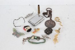 Collection of mostly costume jewellery, to include various brooches, silver ring, powder compact,