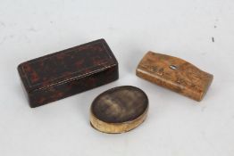 Three Victorian snuff boxes, to include a horn example (3)