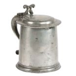 A rare and good Charles II pewter flat-lid tankard, Warwickshire, circa 1680 Having a plain