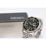A Seiko Kinetic Sports 200 gentleman's stainless steel wristwatch, ref. 5M43-0A40, the signed