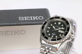 A Seiko Kinetic Sports 200 gentleman's stainless steel wristwatch, ref. 5M43-0A40, the signed