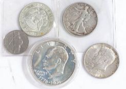 USA, to include a commemorative silver Dollar 1976, three Half Dollars and a Five Cent piece, (5)