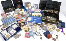 A collection of GB and World coins, to include a Pobjoy Mint Queen Elizabeth II silver crown, George