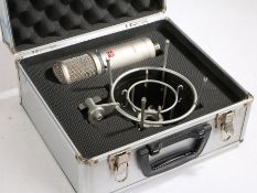 SE Electronics SE 2200 A large diaphragm cardioid condenser microphone, cased