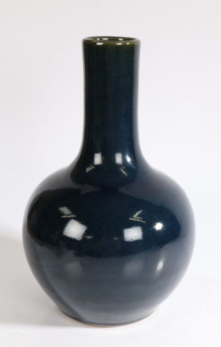 Chinese monochrome porcelain vase, the large blue vase with a green lip and bulbous body, 34cm high