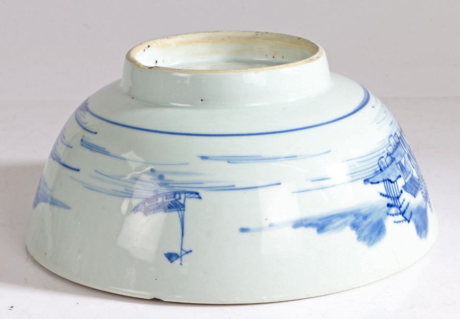 A Chinese blue and white porcelain bowl for export, finely painted with figures, buildings and a - Image 6 of 9