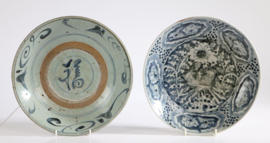 I Sin Ho cargo porcelain plate, late 16th Century, two birds, 26.5cm wide, together with another - Image 3 of 4