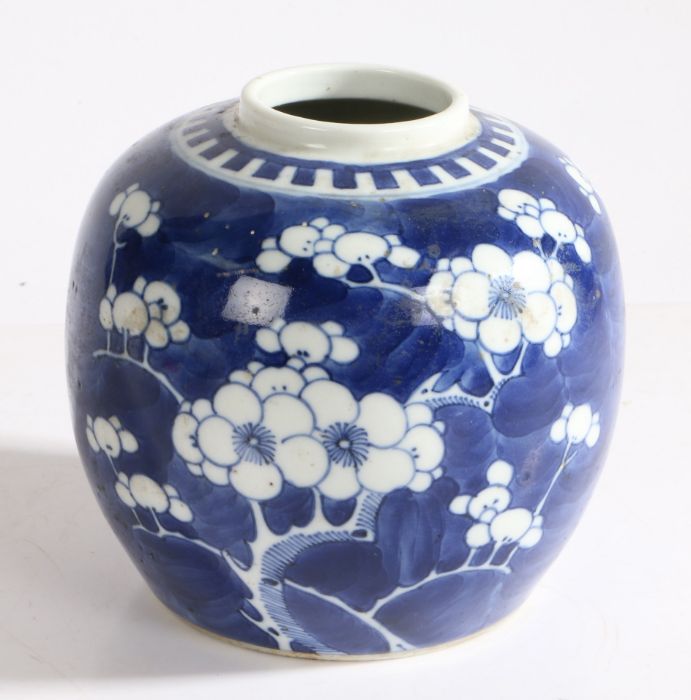 A Chinese blue and white porcelain ginger jar, decorated with a cherry blossom design to the body, - Image 5 of 9