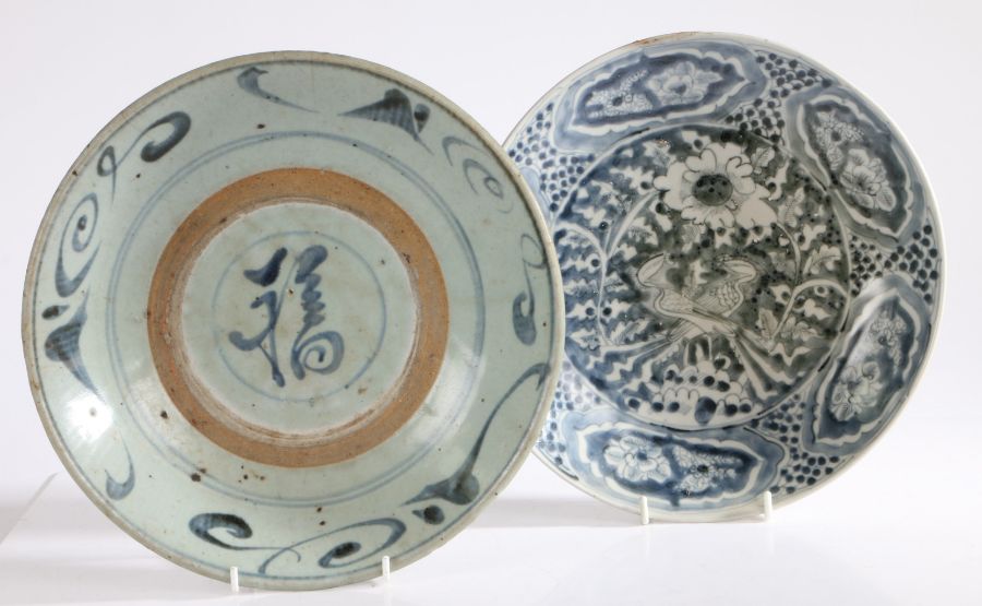 I Sin Ho cargo porcelain plate, late 16th Century, two birds, 26.5cm wide, together with another - Image 4 of 4