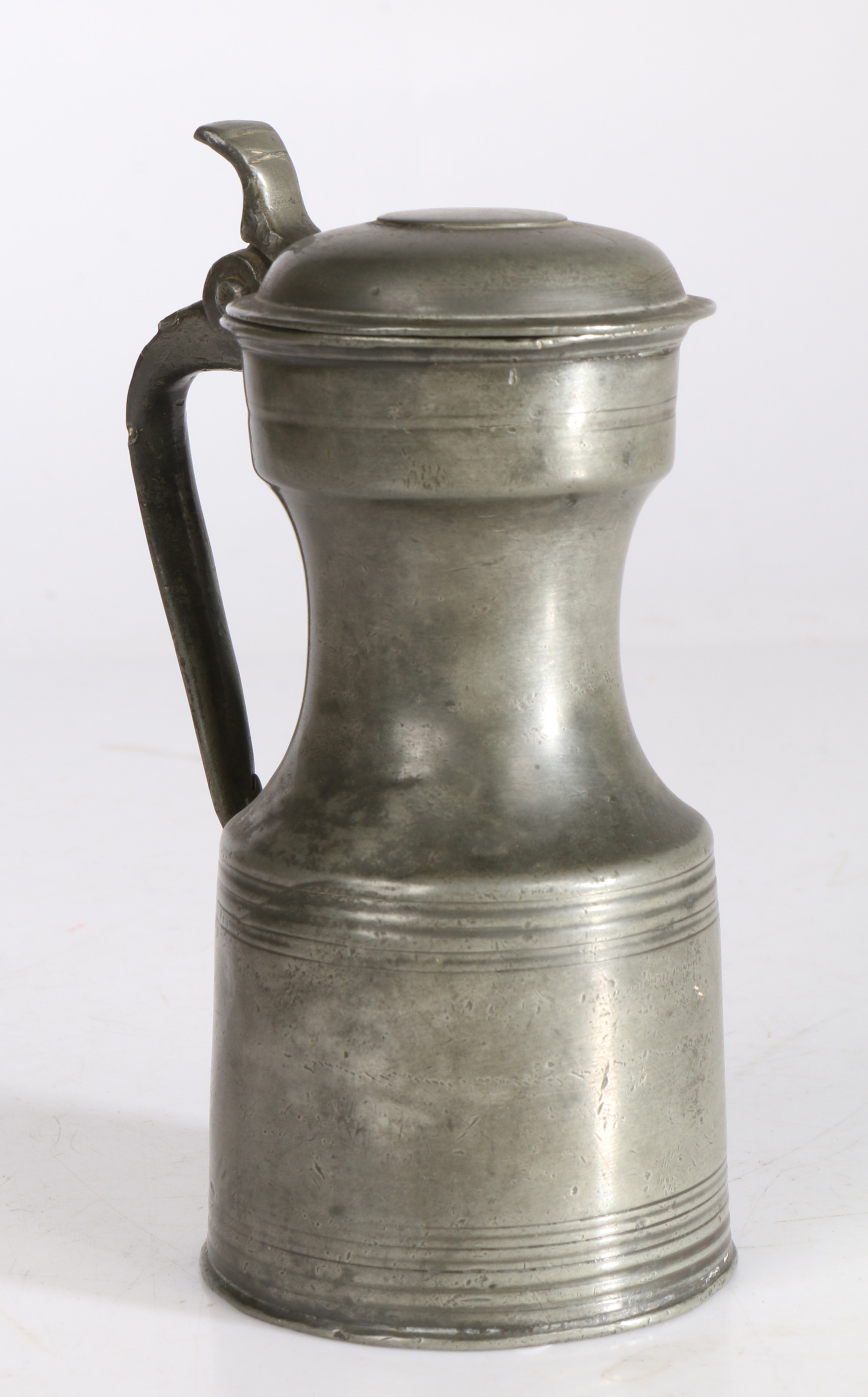 A rare pewter half-mutchkin lidded tappit hen, Edinburgh, circa 1800 The body of typical - Image 3 of 4