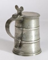 A William & Mary pewter OEAS pint flat-lid and double-banded flagon, circa 1690 The lid with