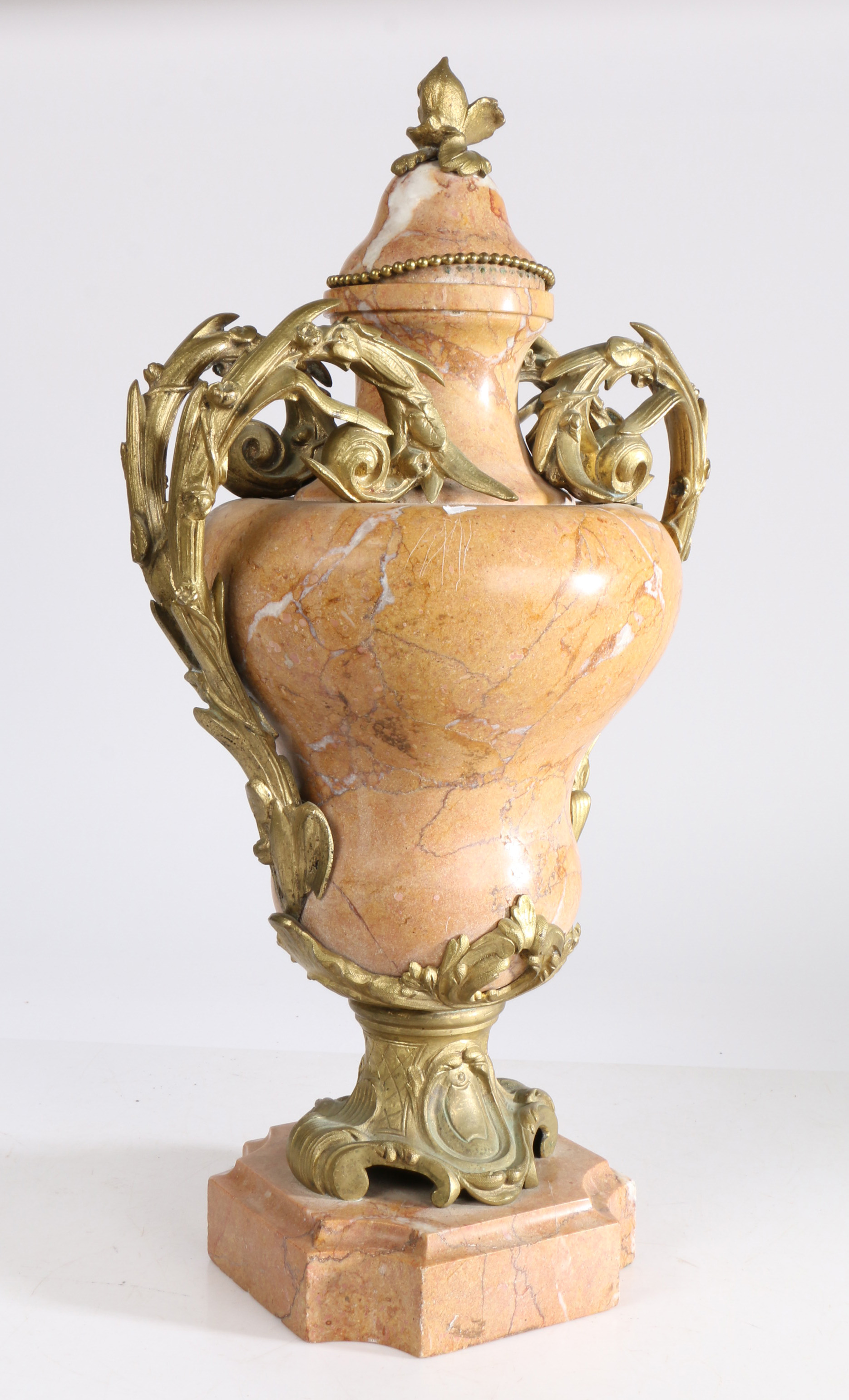 A 19th century Grand Tour rouge marble and ormolu urn, of bulbous form and having floral ormolu - Bild 3 aus 3