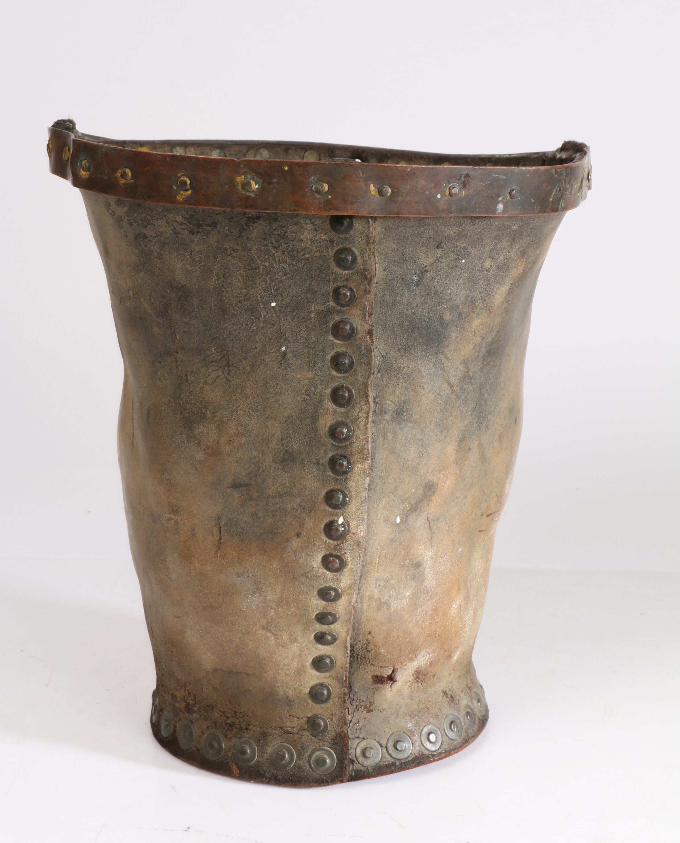 A George III leather fire bucket, having a cast metal plaque to the body depicting a cauldron on a - Bild 2 aus 2