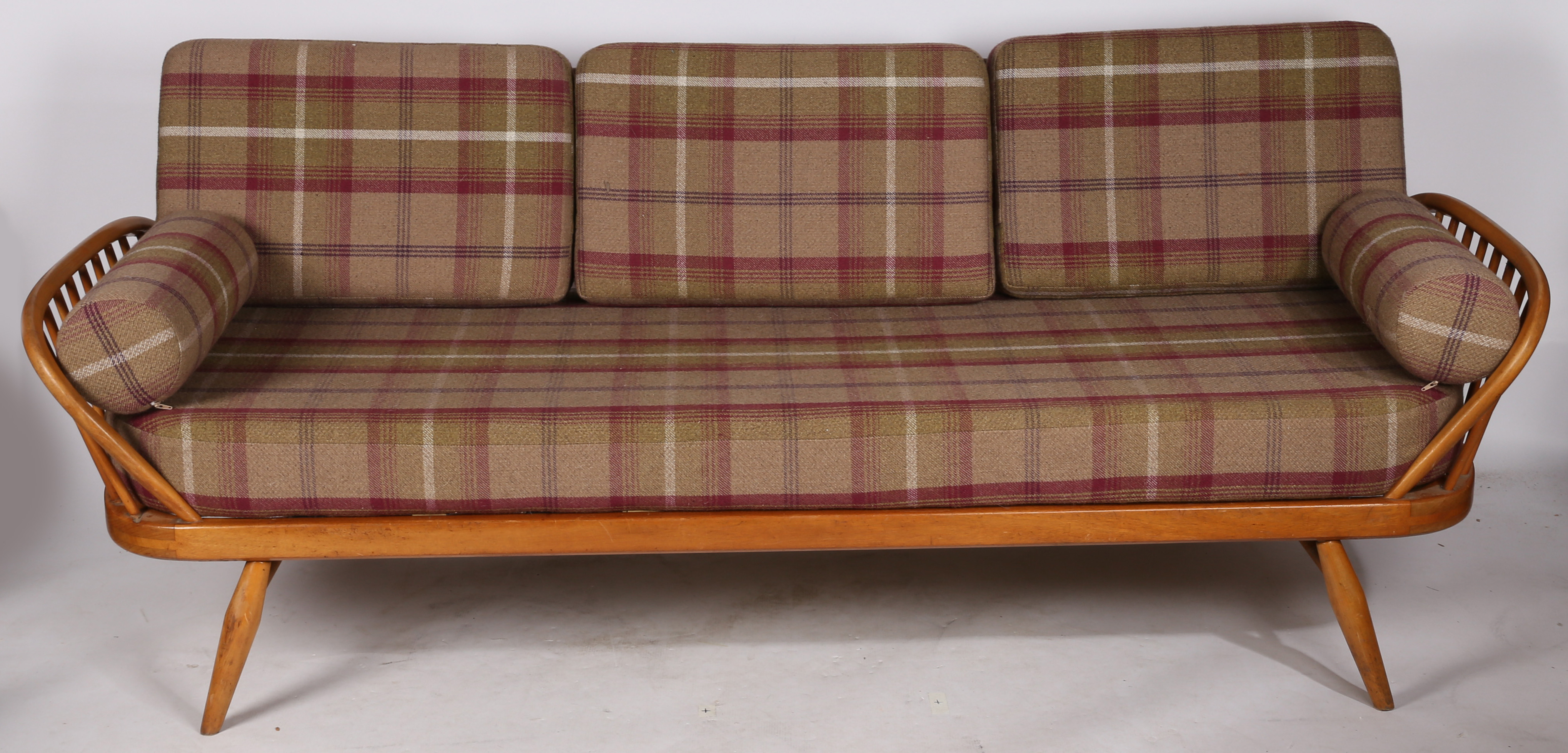 A mid 20th Century Ercol blonde day bed, 206cm x 75cm x 75cm.