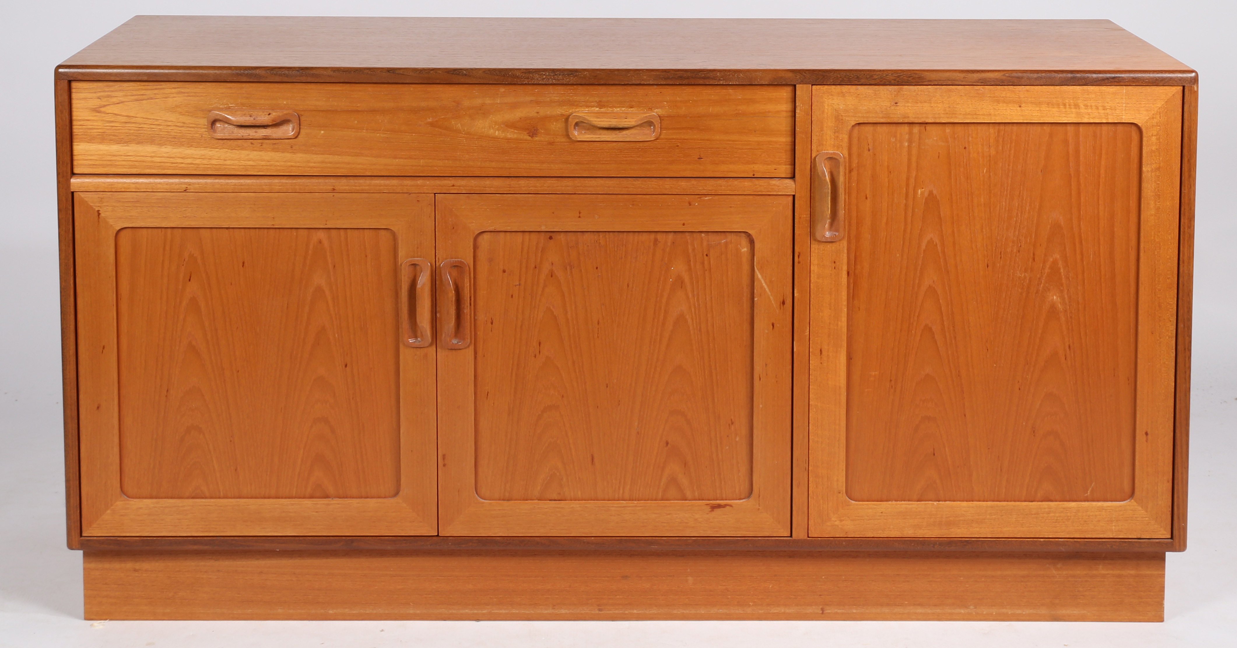 A mid century teak sideboard by G Plan, 138cm x 72cm x 45cm.