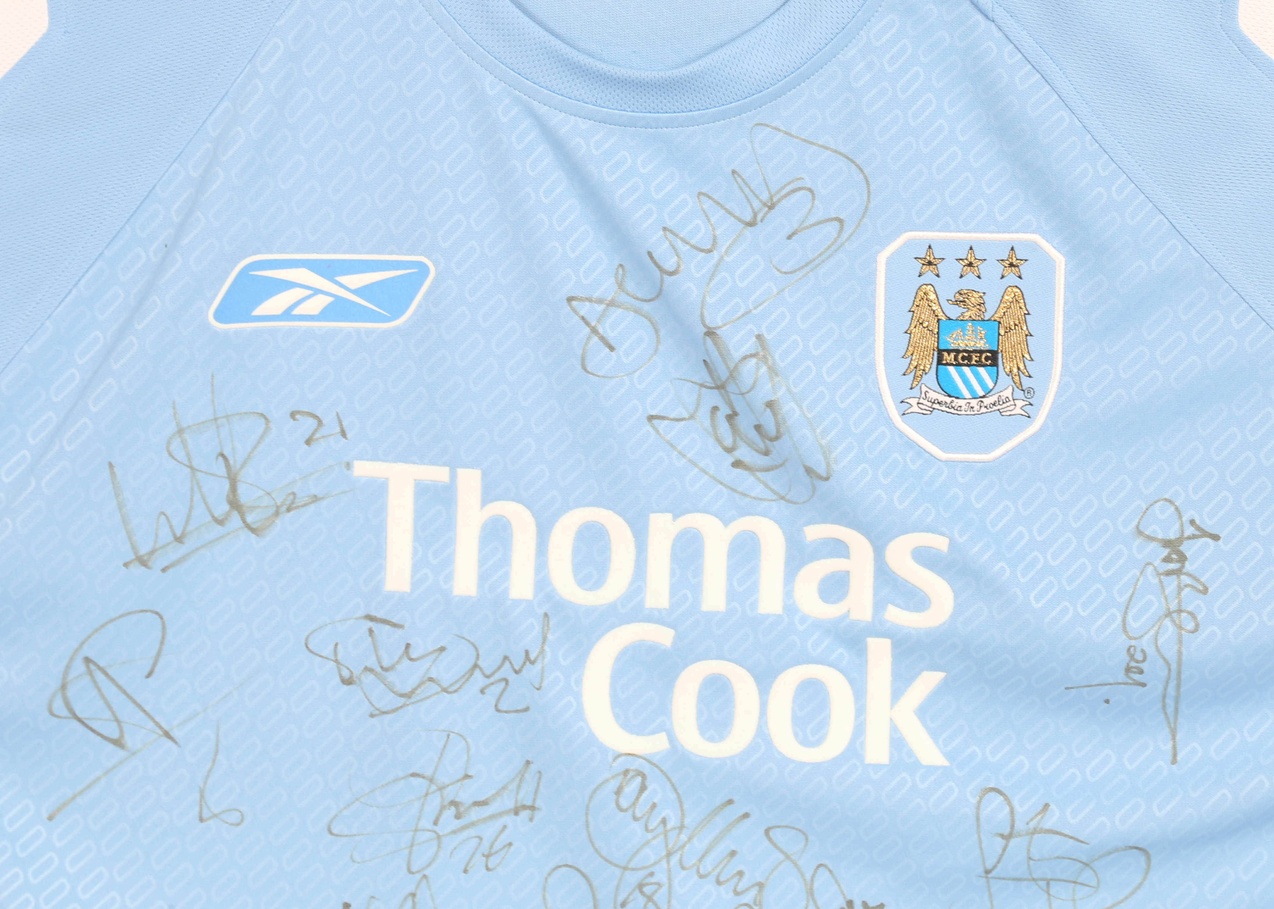 Manchester City F.C. 2004/05 Home shirt (UK L) autographed by Robbie Fowler, Joey Barton, David - Image 2 of 5