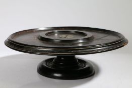 A 20th century oak lazy susan, with circular top and spread foot, 42cm diameter