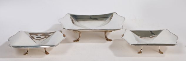 A set of three George V silver dishes, Sheffield 1925, maker John Round & Son Ltd. of rectangular