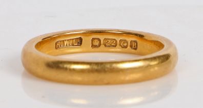 A 22 carat wedding band, ring size K 1/2, 5.1g