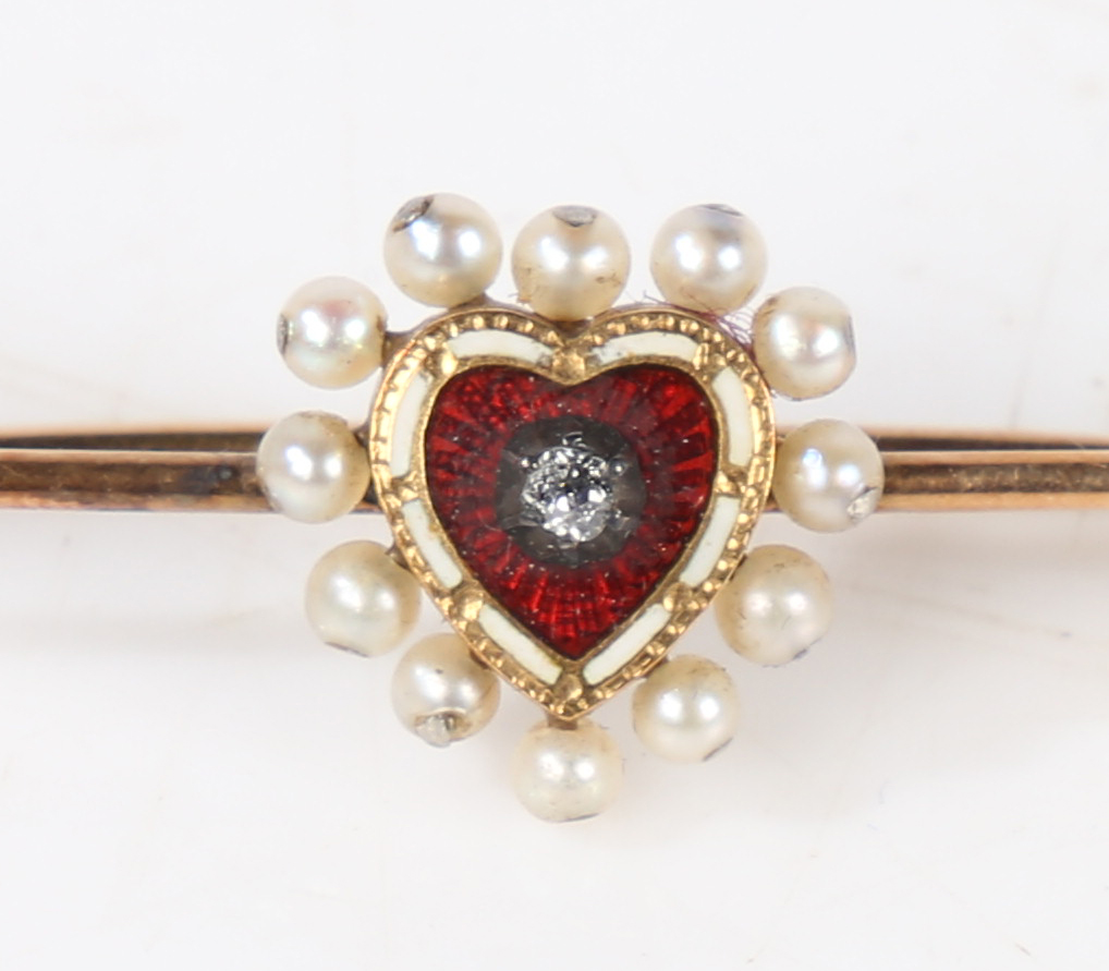 A 15 carat gold bar brooch, the central red and white enamelled heart with diamond to the centre - Bild 14 aus 14