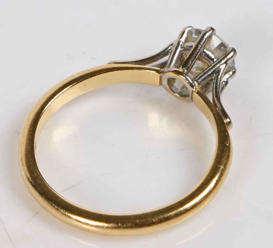 An 18 carat gold and diamond solitaire ring, the single round brilliant cut diamond at 0.68ct - Bild 2 aus 2