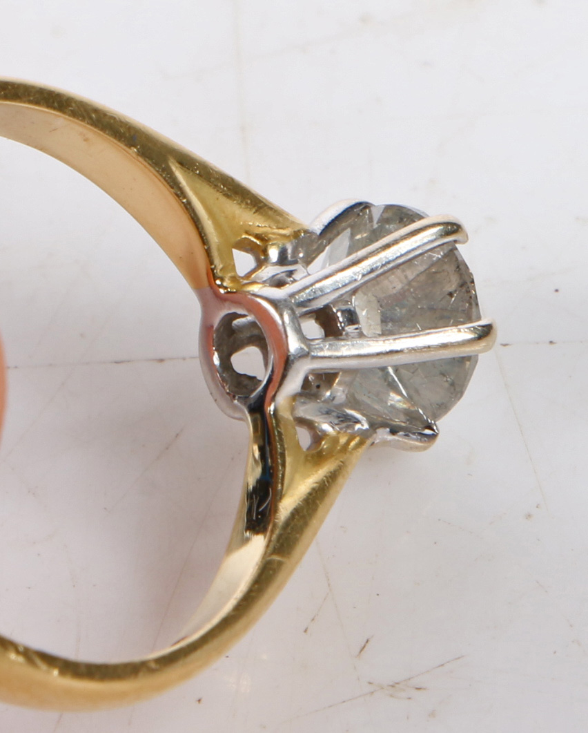 An 18 carat gold diamond solitaire ring, the diamond at 1.50 carat within six claws, ring size P - Bild 4 aus 4