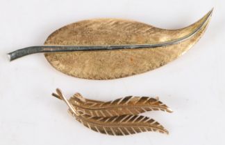 An 18 carat white and yellow gold brooch modelled as a leaf, 63mm wide, 6.9g, an 18 carat gold