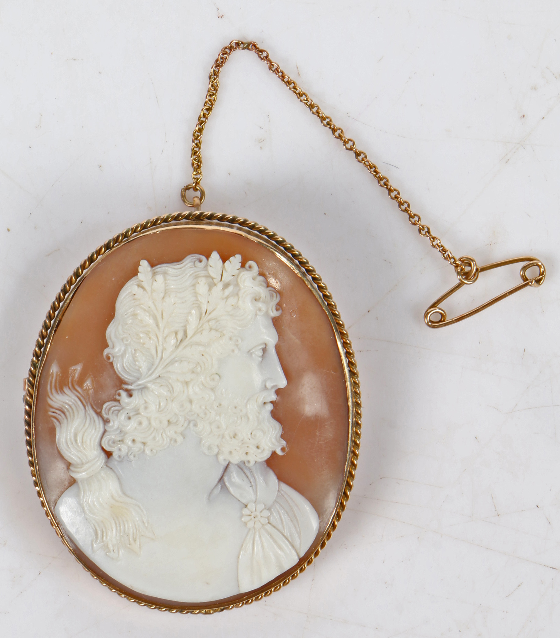 A 9 carat gold cameo brooch, the cameo depicting a classical bearded gentleman in profile with a