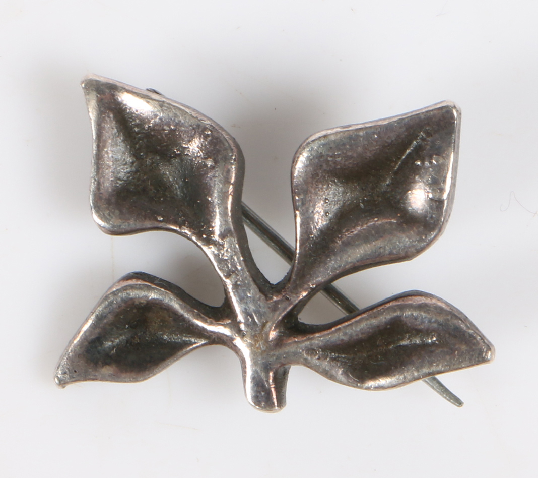 An Alexander Ritchie Iona silver brooch, Glasgow 1922, modelled as a stylised leaf, 30mm wide,