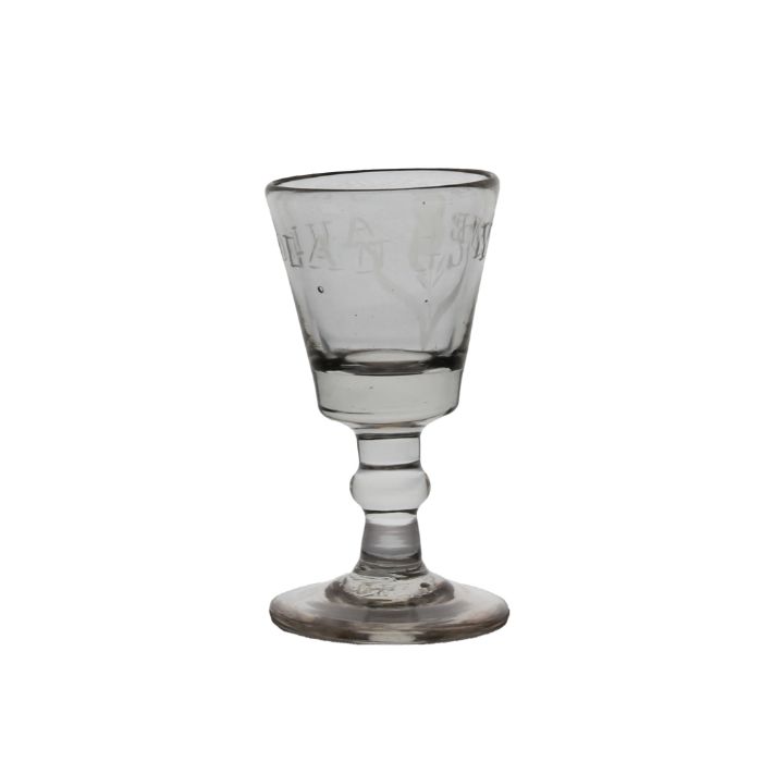 A 19th Century dram glass, engraved AULD LANG SYNE and a thistle, 10cm high - Image 2 of 2