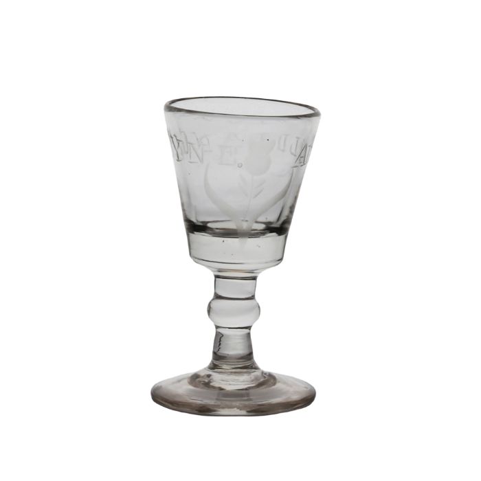 A 19th Century dram glass, engraved AULD LANG SYNE and a thistle, 10cm high