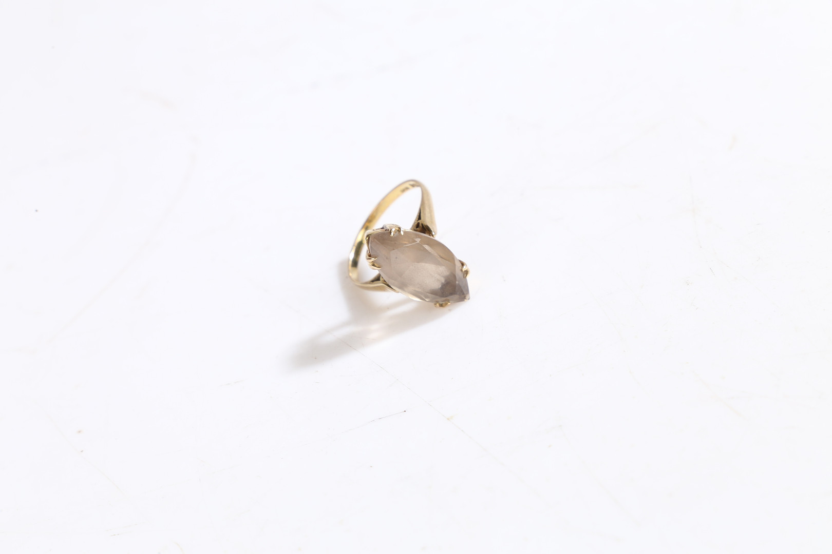 A 9 CARAT GOLD AND SMORKY QUARTZ RING. - Image 6 of 6