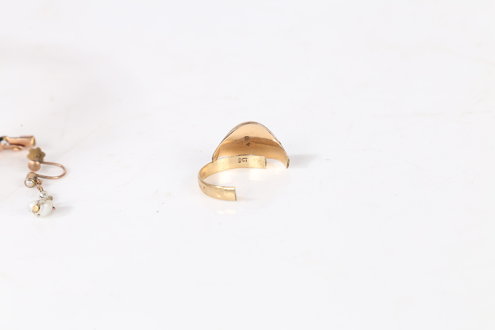 9 CARAT GOLD JEWELLERY. - Image 6 of 10