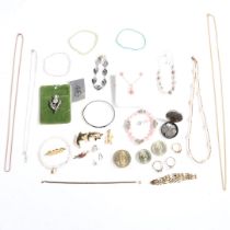 A COLLECTION OF SILVER AND OTHER COSTUME JEWELLERY (QTY).