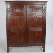 A 17TH/18TH CENTURY OAK CUPBOARD.