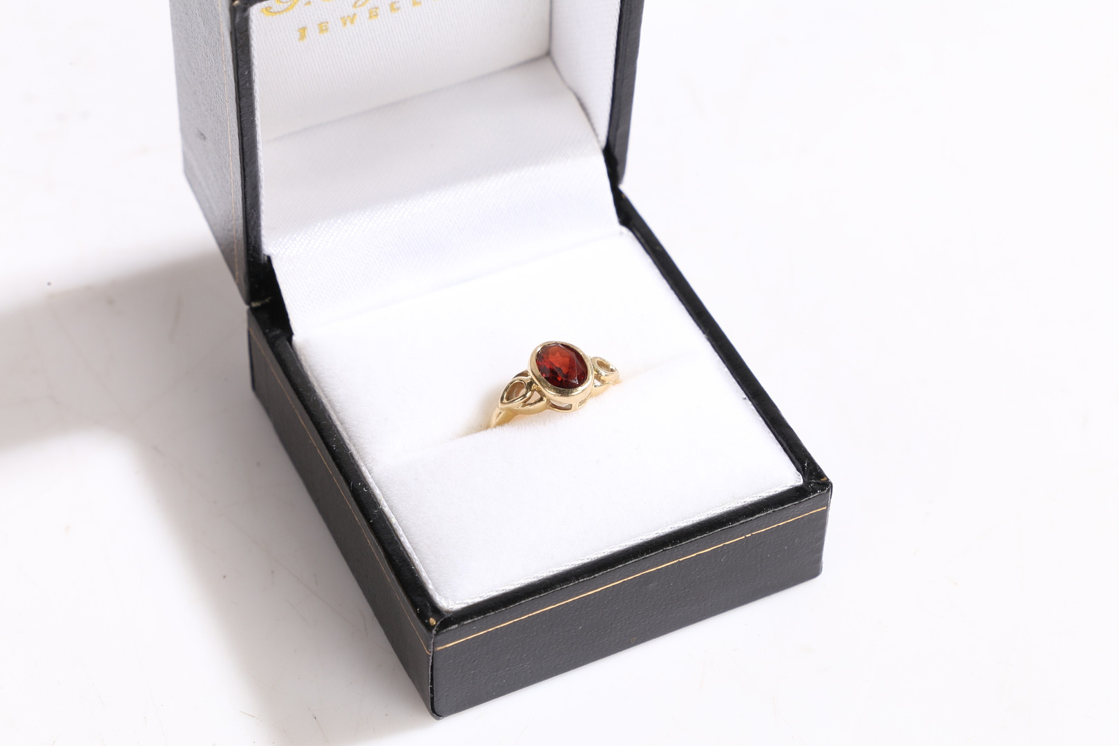 A 9 CARAT GOLD AND GARNET RING, A 9 CARAT GOLD AND OPAL RING (2). - Image 3 of 7