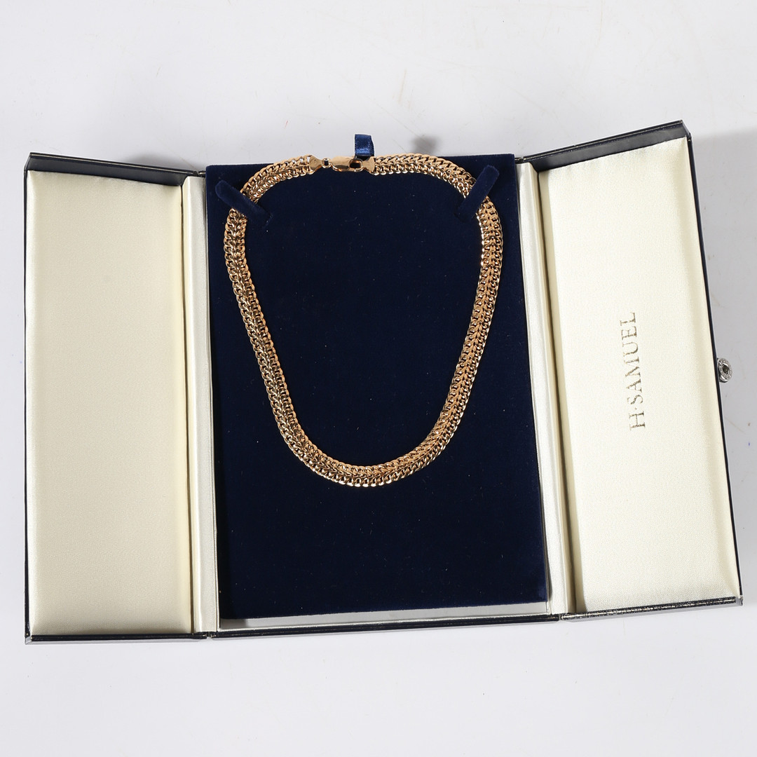 A 9 CARAT GOLD CHAIN-LINK NECKLACE.