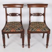 A PAIR OF WILLIAM IV MAHOGANY DINING CHAIRS IN THE MANNER OF GILLOWS.