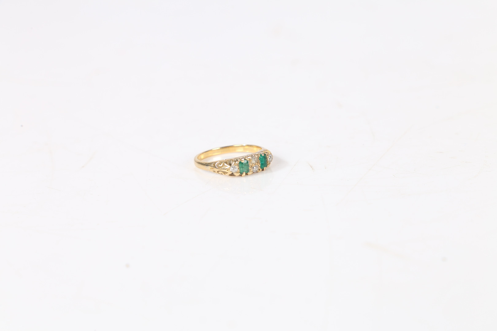 A YELLOW METAL, EMERALD AND DIAMOND RING. - Image 3 of 3