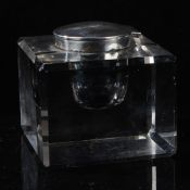 GEORGE V SILVER LIDDED AND GLASS DESK INKWELL, BIRMINGHAM 1925, OF SQUARE FORM.