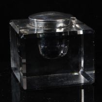 GEORGE V SILVER LIDDED AND GLASS DESK INKWELL, BIRMINGHAM 1925, OF SQUARE FORM.