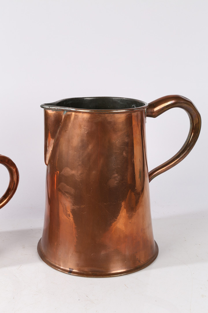 A LARGE 19TH CENTURY COPPER JUG AND A SMALLER EXAMPLE (2). - Image 3 of 7