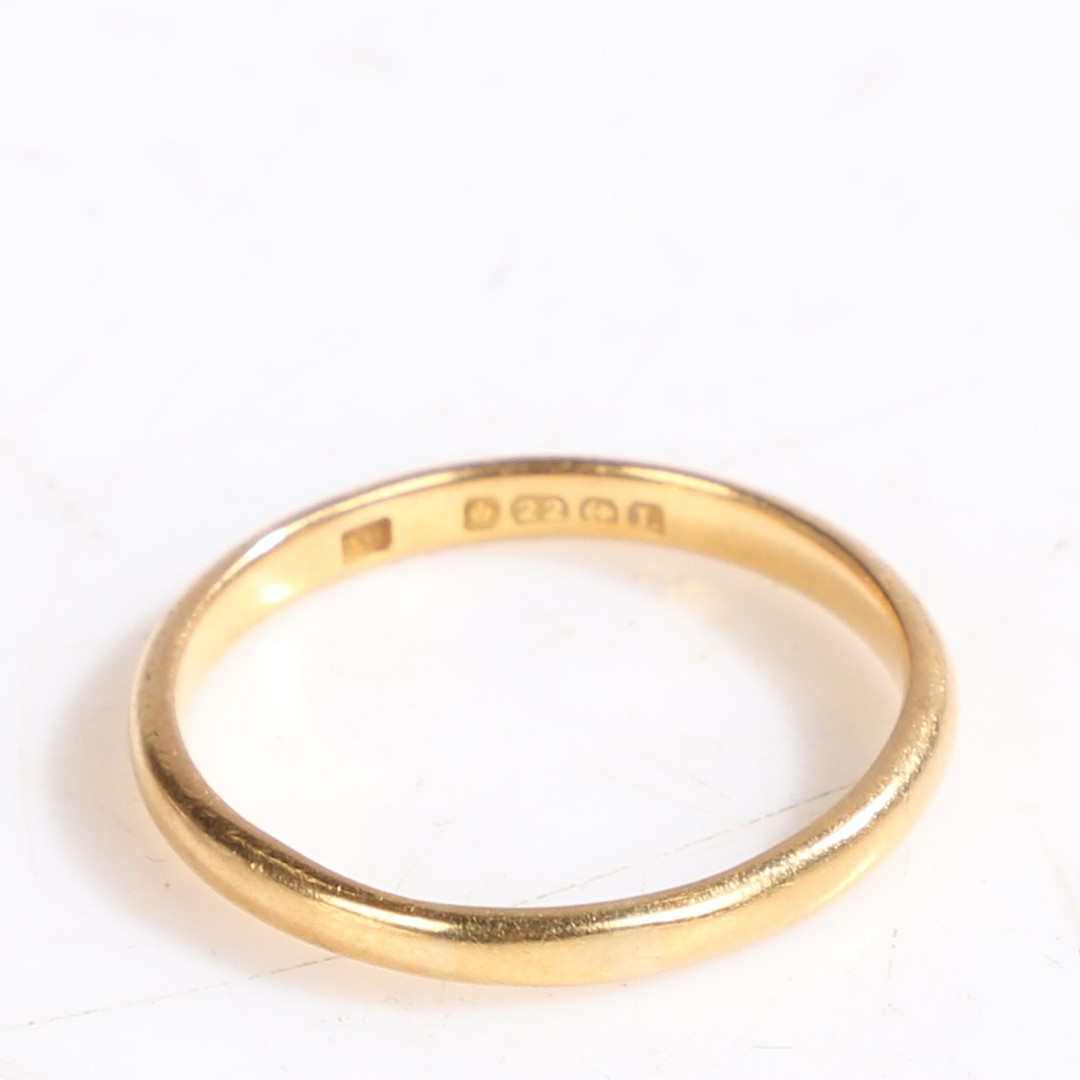 A 22 CARAT GOLD WEDDING BAND.