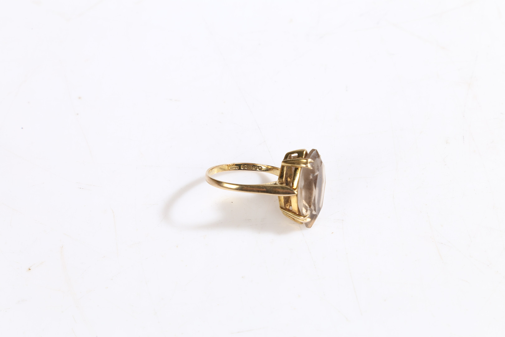 A 9 CARAT GOLD AND SMORKY QUARTZ RING. - Image 2 of 6